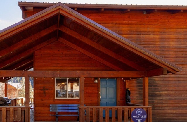 Envoltura alrededor de la cubierta, En la ciudad, Un montón de estacionamiento para remolques, Recientemente reformado