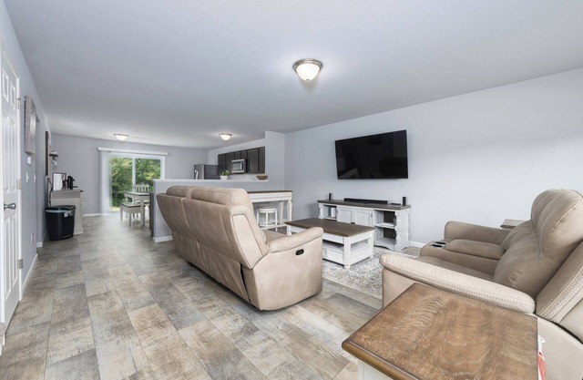 Deercreek Meadows- quiet getaway- close to beaches and nightlife