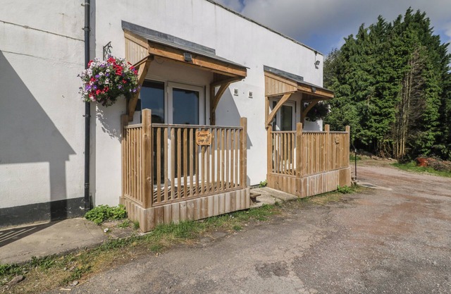 DEERS LEAP, pet friendly, with a garden in Blakeney