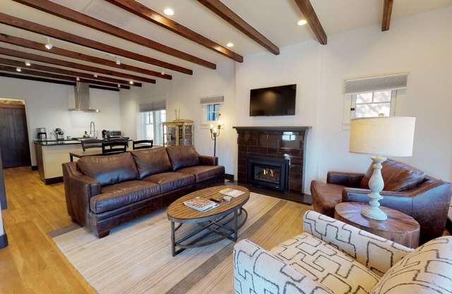 Delgado D: One block from Canyon Road!