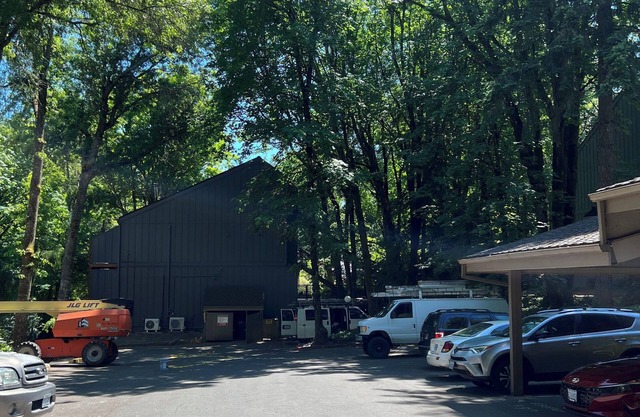 Delightful apartment with AC in charming Lake Oswego