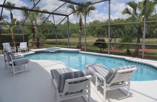 Encantadora villa moderna de 4 dormitorios y 3 baños con piscina privada y spa - WiFi gratuito