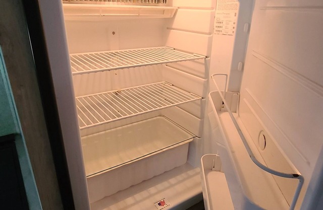 Delightful RV rental with AC and kitchenette