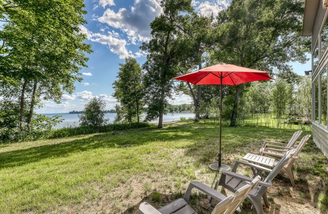 Delightful Waterfront Escape W/ Three Kayaks, Free WiFi, Beach Access & More