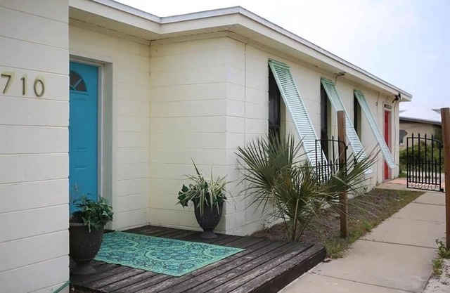 DeLuna House by Pensacola Beach Properties