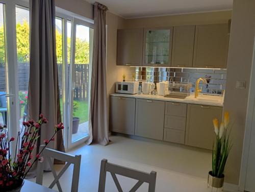 Deluxe Apartament kuchnia z tarasem i parkingiem na wyłączność