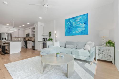 Deluxe Designer 1BR Gym Pool HTub