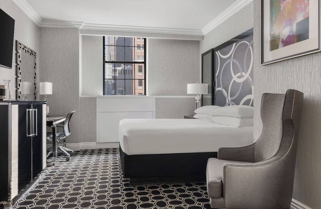 Deluxe King Room at The Muse New York
