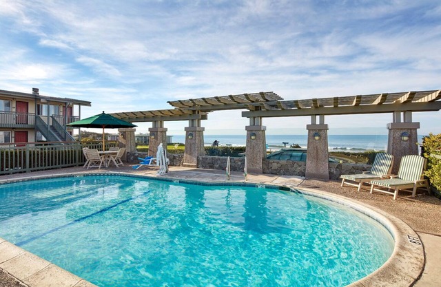 Deluxe King Room w/ Fireplace | Oceanfront Retreat + Outdoor Pool