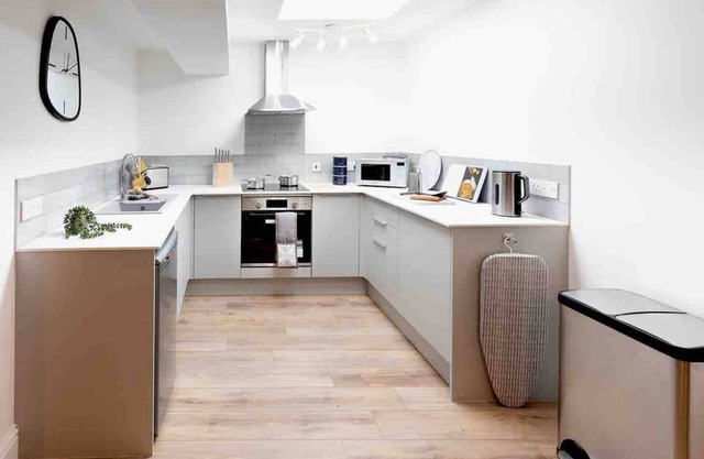 Deluxe One Bed Flat Near Ely Cathedral - Sleeps 4