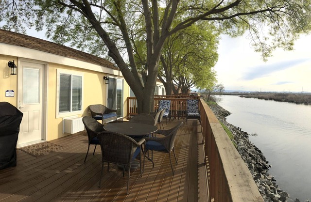 Alquiler de vacaciones de lujo "Riverside" en marina privada en el Delta de California