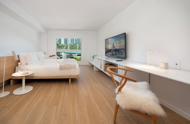 Deluxe Studio with King size bed, Kitchenette and beach service at Bal Harbour. Beach service included