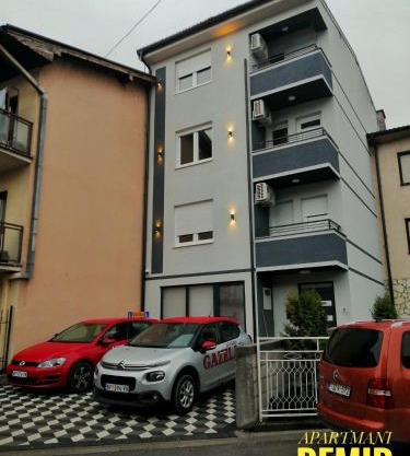 Demir Apartmani