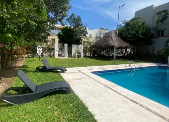 Departamento en Ciudad Mayakoba, Playa del Carmen, ¡Acogedor apartamento con piscina y áreas comunes!