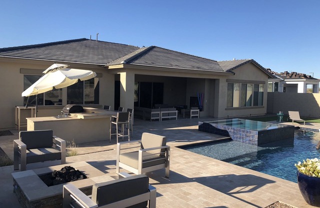 Retiro en el desierto en Estrella Mountain Ranch con piscina privada en una comunidad cerrada