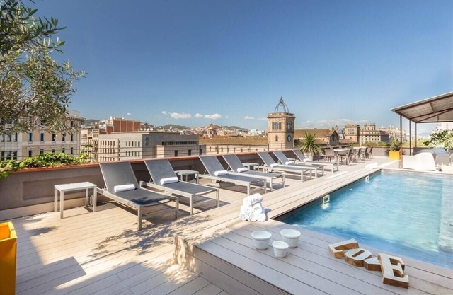 Diseño y comodidad en el centro de Barcelona. Ideal grupos