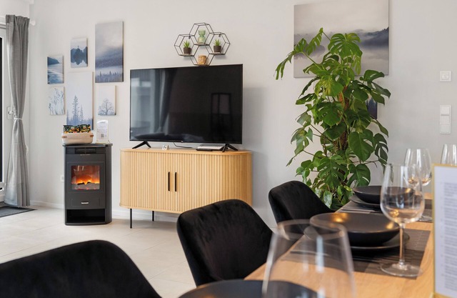 Design Luxuriös, 14 min Köln , Super Komfort, Vollausstattung, 3 x 55" TV