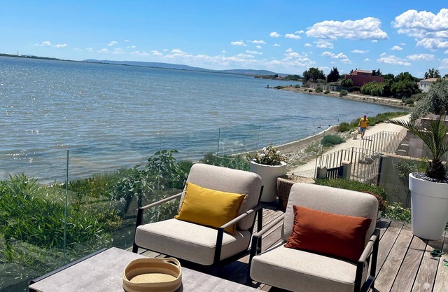 Villa de diseño con vistas panorámicas al estanque, jacuzzi, aire acondicionado