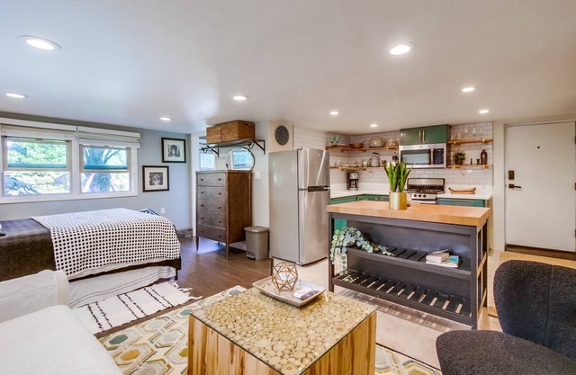 Designer Canyon View Studio Near SDSU & Talmadge!