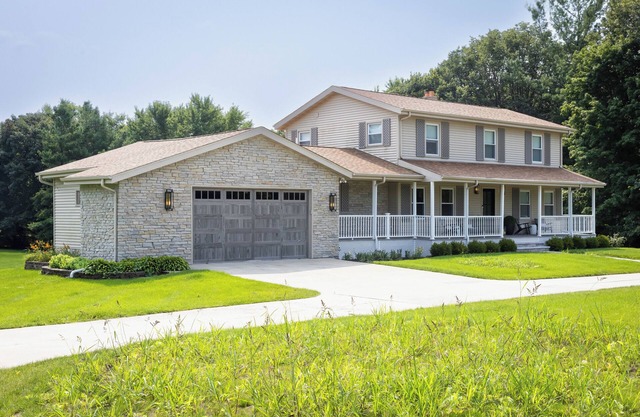 Designer Home, Hot Tub, King Suite, Game Room