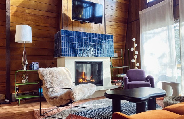 Unique Insta-Worthy Poconos Chalet - Fireplace / Pool / Beach/ Lake / Fire Pit