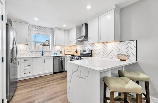 Destin Harbor Haven sleeps 8, pet friendly, near beach