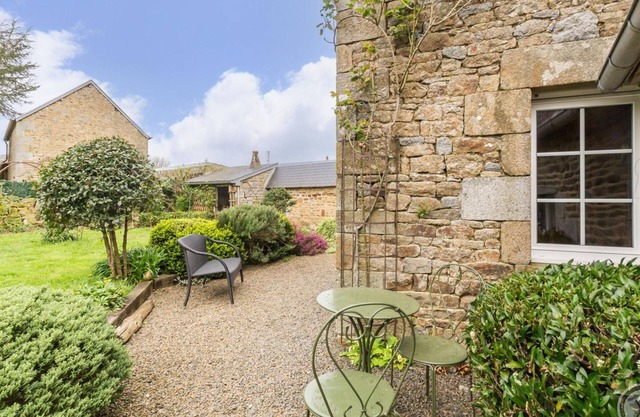 Casa acogedora con jardín privado, 2 habitaciones, cerca de senderos, estacionamiento incluido