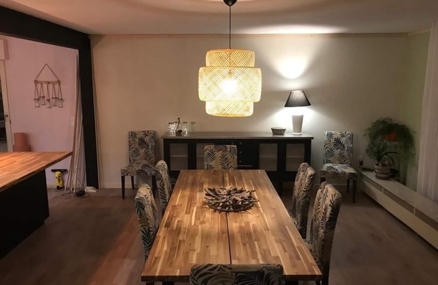 Casa unifamiliar 3 habitaciones, 140 M2, Logia, Balcón, jardín privado 800 M2