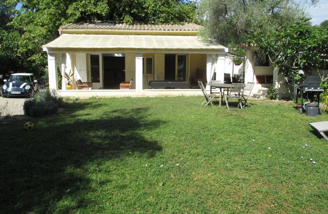 Casa unifamiliar en propiedad familiar a 1.6 km del pueblo de Valbonne