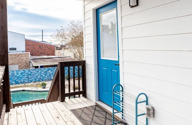 Detached Studio apartment with outdoor pool