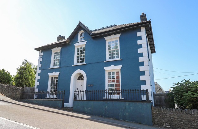 Villa Dewi, ABERAERON