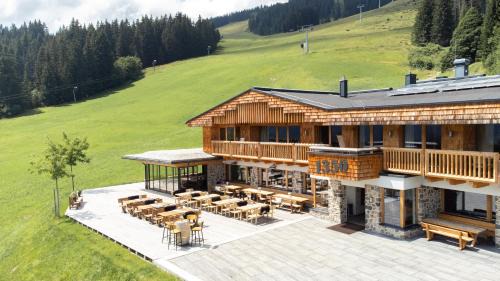 Die Alm 1350 - Ski-In & Ski-Out