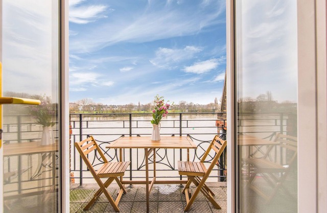 Vistas directas al río y a solo 15 minutos del centro de Londres