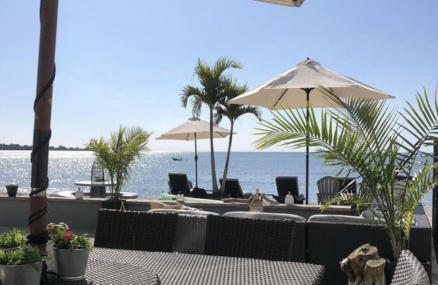 Direct Waterfront "The Palms" Beach House