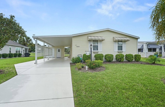 Discover the Ultimate Comfort and Convenience in Country Club Hills!