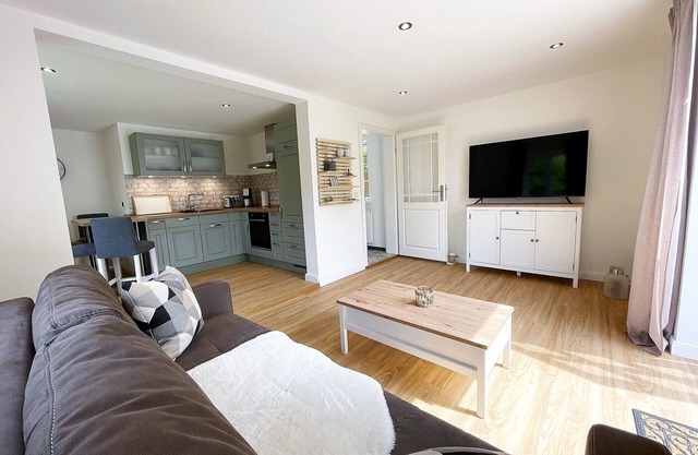 "Discover Tranquility at 'Lütt' – Your Perfect Getaway by the Sea!"