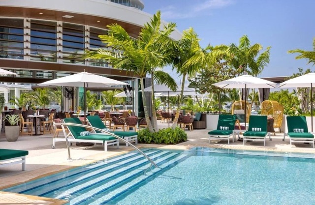 Discover Waterfront Elegance – Spacious Balcony + Marina Views Await Your Stay