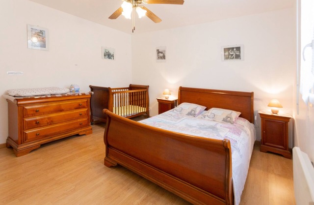 Encantadora casa de campo para 4 personas más un bebé en bonito pueblo cerca de Disneyland