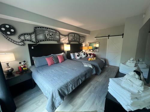 Disneyshuttleking & Queen Be 5 Minutes To Disney