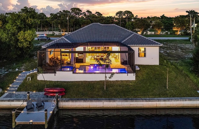 Dive into Fun & Relaxation at Waterfront Paradise - Sunset Haven