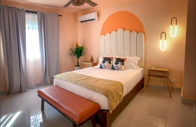 Modern House w/ Private Pool 5 min away from beach