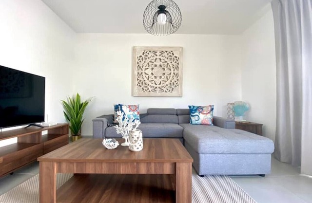 Elegante y espaciosa villa con piscina y jacuzzi cerca de la playa