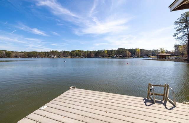Dock Daze | Luxury Rental | Great Views & Lot | 3-night min