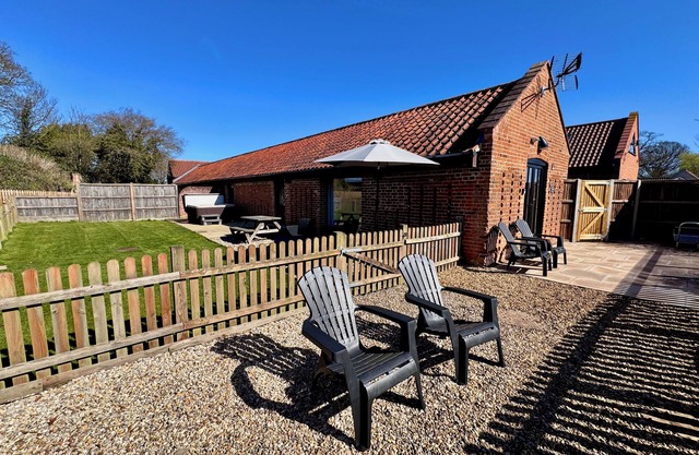 Dog and family friendly barn conversion with fully enclosed garden and hot tub
