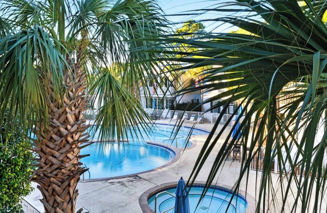 Dog Friendly @ Bungalows at Seagrove; 2 Blocks to Beach ~ Overlooks Pool/spa