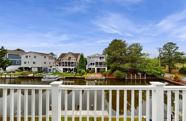 Dog-friendly house with bay views, spacious layout, & family-friendly amenities