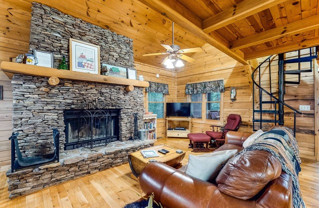 Cabina de registro amigable para perros con cubierta cubierta: ¡cerca de senderos y agua!