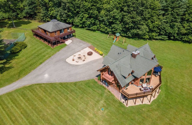 Dog Friendly Luxury Estate w/ Fire Pit, Hot Tubs & Dock