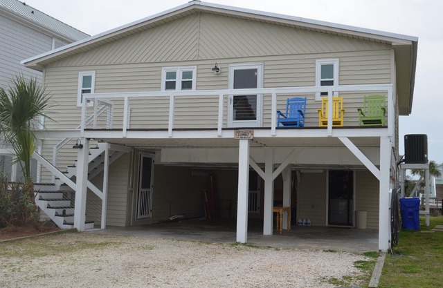 Dog Friendly! Non-Smoking. Cottage w/Dock and Deep Water Access on Natural Canal