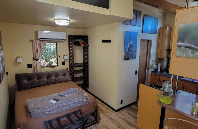 Pet friendly, peaceful 1 BR cottage w/ BA, AC on beautiful Lake Hodges